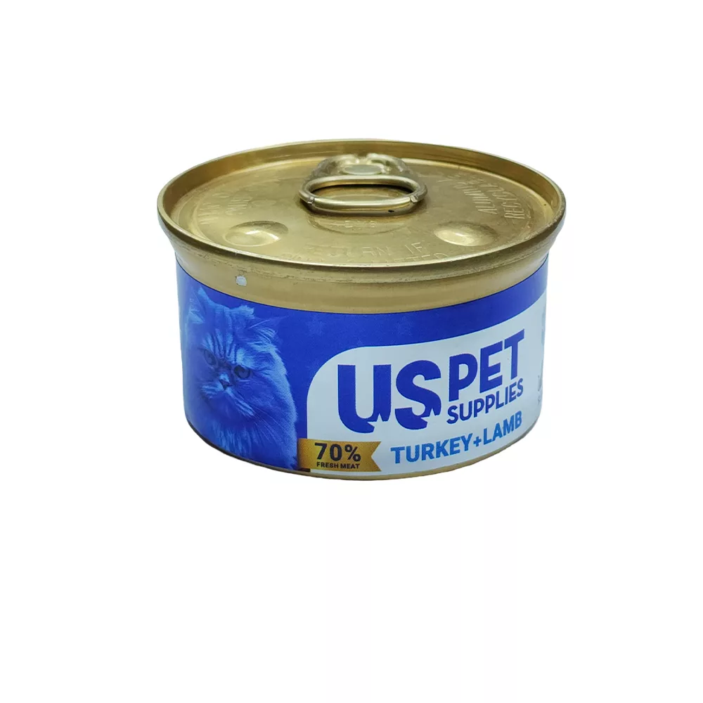 کنسرو گربه US Pet با طعم بوقلمون و بره در ژله – ۸۵ گرم، غذای طبیعی برای گربه‌های حساس و بدغذا