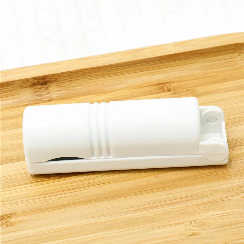 alt="پرزگیر ژلهای جیبی کوچک برای جمعآوری مو و پرز حیوانات"